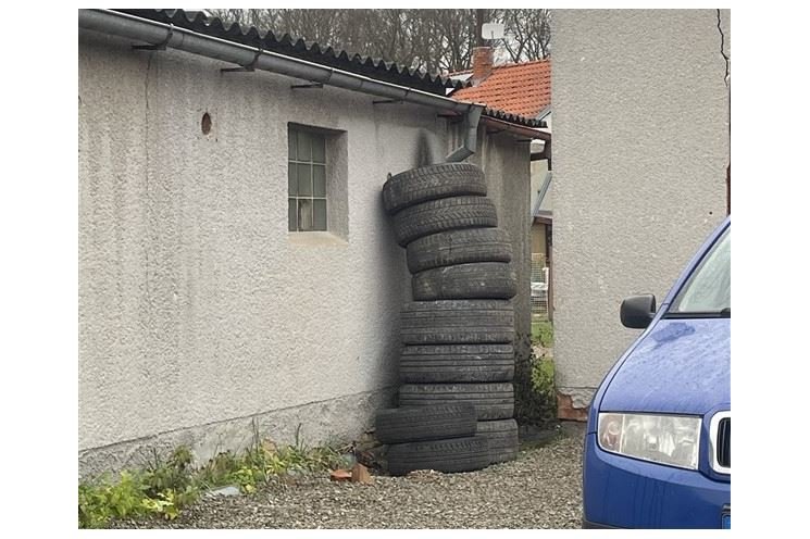 V Rokycanech bojují s odloženými pneumatikami_město Rokycany (1)