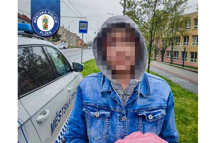 Strážníci pomohli zmatené ženě_0425_MPP Strážníci pomohli zmatené ženě_0425_MPP