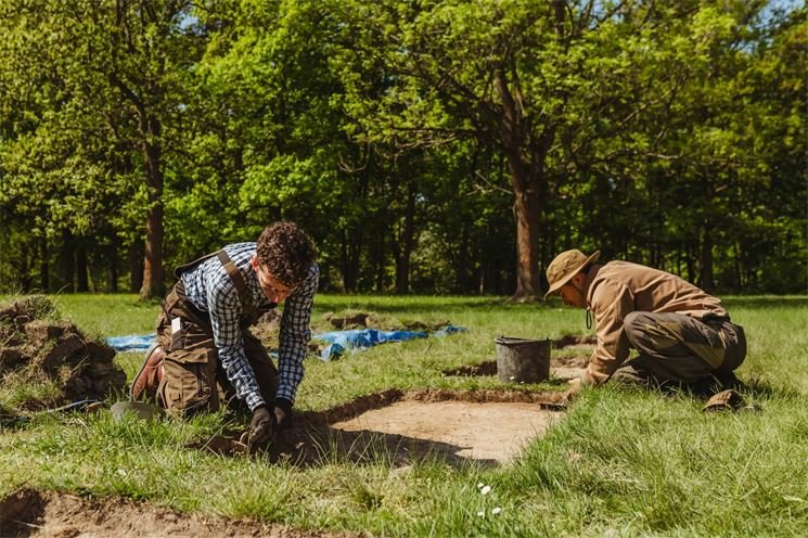 Archeologové odhalili umístění stanů, odvodňovací rýhy i jímky na odpad
