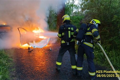 Požár auta Klášter_0525_HZSPK (1)