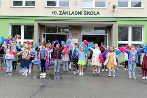10.ZŠ oslavila 60. výročí založení_0625_MMP (1) 10.ZŠ oslavila 60. výročí založení_0625_MMP (1)