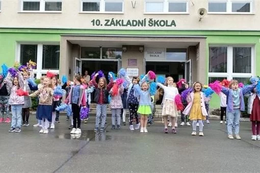 10.ZŠ oslavila 60. výročí založení_0625_MMP (1) 10.ZŠ oslavila 60. výročí založení_0625_MMP (1)