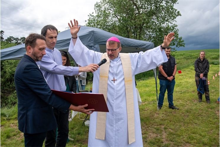 žehnání obnovené tůně_Bělá nad Radbuzou_0625_biskupství plzeňské (7)