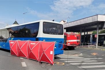 V Domažlicích se srazil autobus s chodkyní_0625_PČR