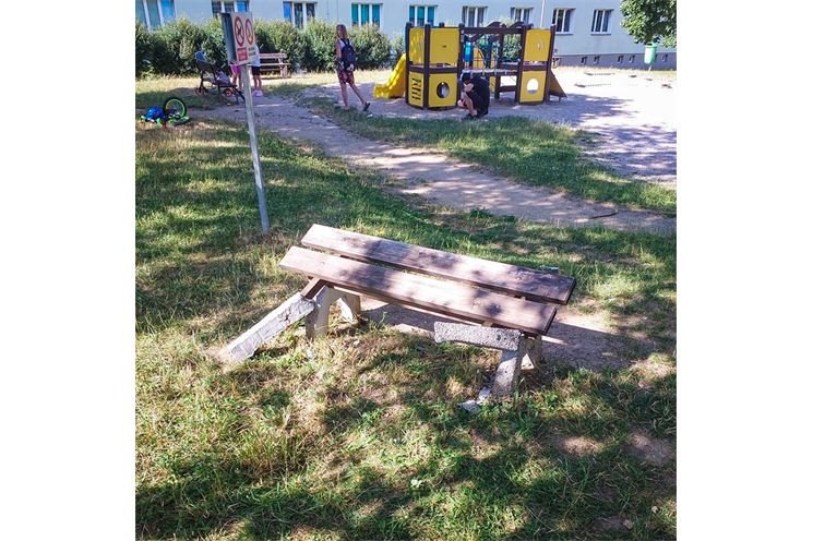 zničená lavička_0725_MPP (3)