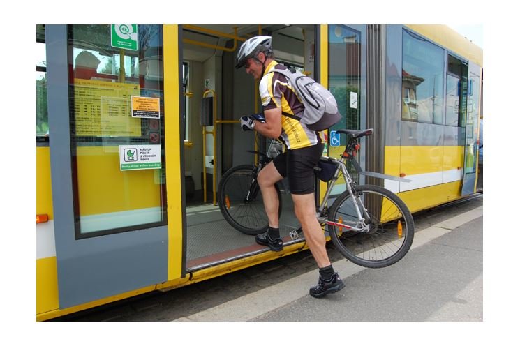 cyklista tramvaj_ilustrační_MMP