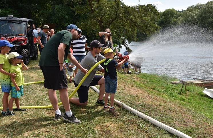 Hasiči dětem v Darové_0725_město Břasy (40)