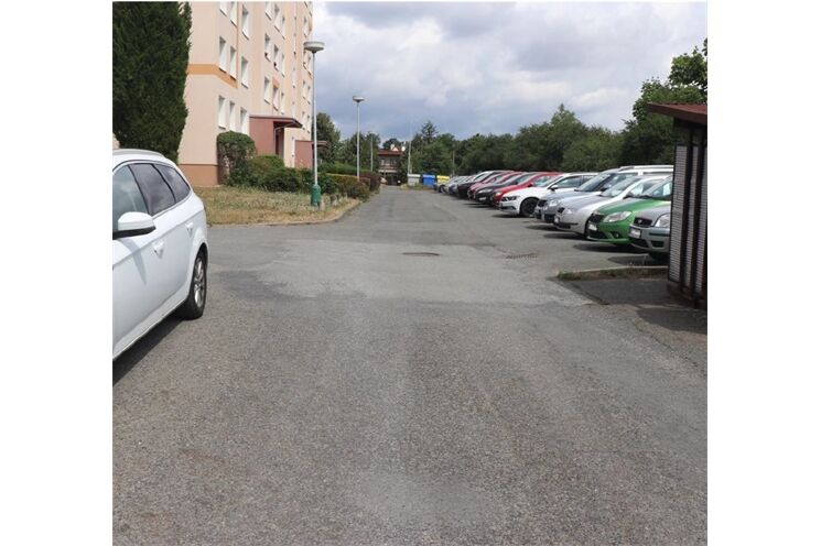 Neznámý řidič ve Stříbře poškodil zaparkované auto a ujel_PČR Neznámý řidič ve Stříbře poškodil zaparkované auto a ujel_PČR