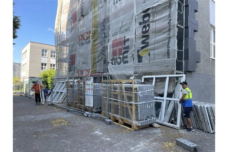 V Rokycanech pokračuje rekonstrukce ZŠ Jižní předměstí_0725_město Rokycany (2)