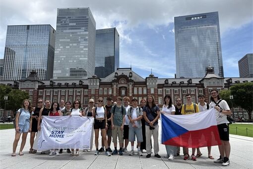 expo 2025 DRESS up and STAY home (8)