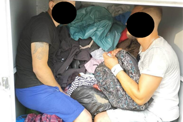 lovci mody v kontejneru Domažlice_0725_MPD