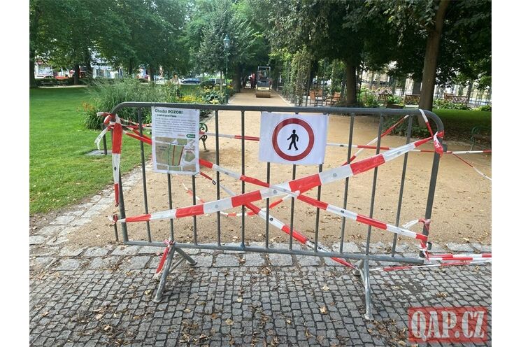 V Křižíkových sadech probíhá oprava cest_0725_QAP (1)