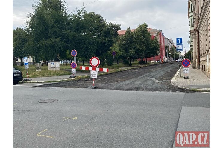 rekonstrukce na Husově náměstí v Plzni odstartovala_0825_QAP (1)
