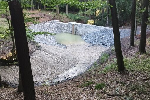 V Zábělé byla dokončena obnova hráze nádrže Olšovka_0825_MMP (1) V Zábělé byla dokončena obnova hráze nádrže Olšovka_0825_MMP (1)