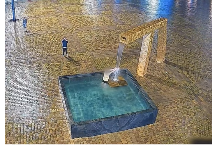 Další koupání v kašně_0825_MPP