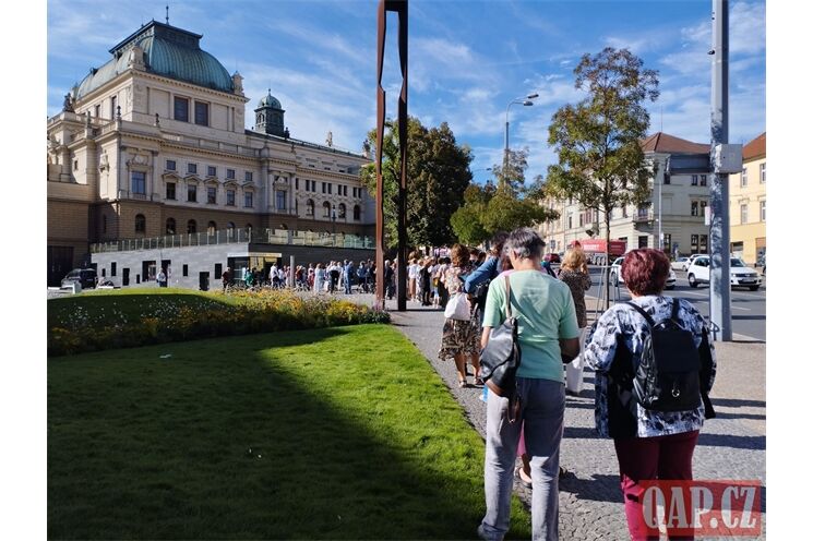 fronta na předprodej Noc s operou 2026_0925_QAP (1)