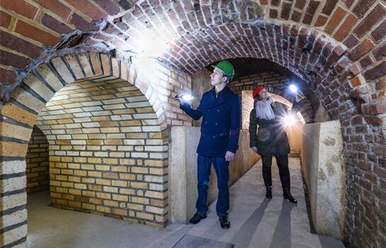 Plzenske historicke podzemi za svitu baterek (10)