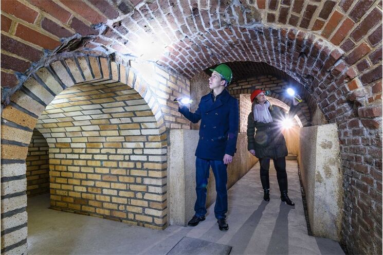 Plzenske historicke podzemi za svitu baterek (10)