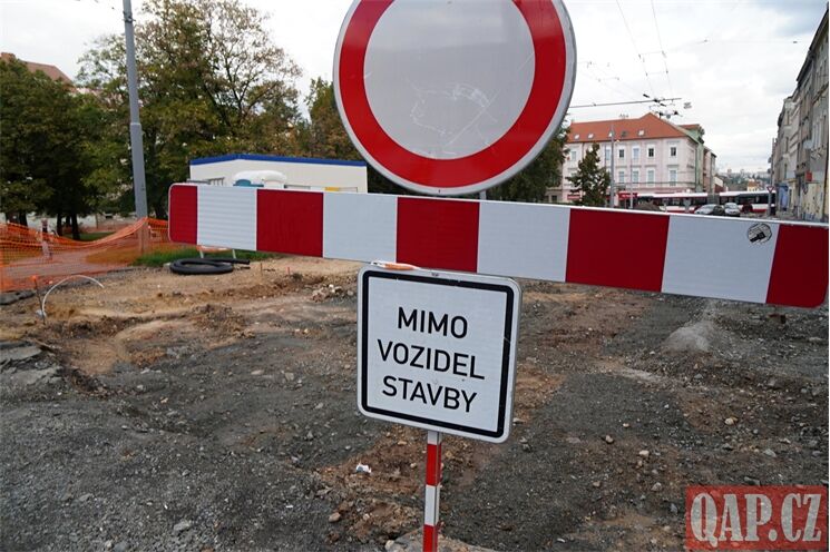 Husovo náměstí rekonstrukce_0925_QAP (5) Husovo náměstí rekonstrukce_0925_QAP (5)