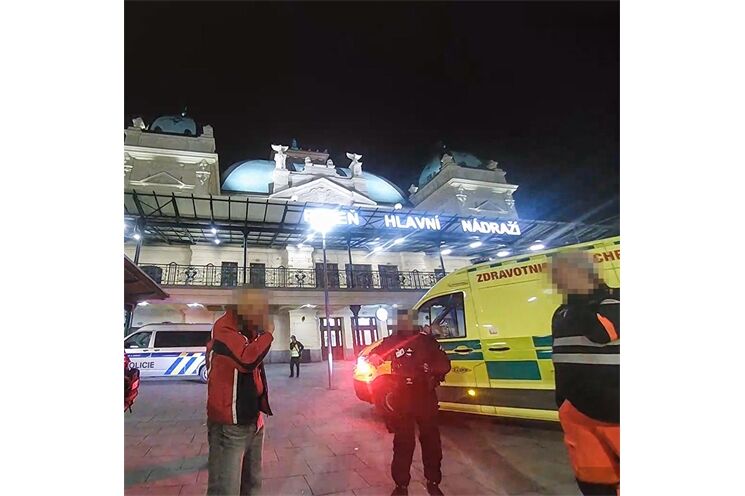 Muž chtěl skoncovat se životem na nádraží v Plzni_0925_MPP (1)