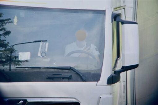 policie se zaměřila na řidiče s mobilem v ruce_1025_PČR (3)