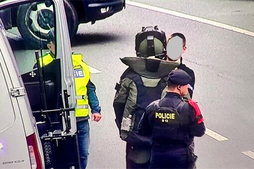 Policejní manévry u pomníku Díky, Ameriko v Plzni_1025_PČR (3)