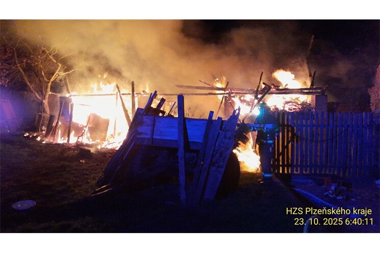 Požár Láz_dřevěná kůlna_1025_HZSPK Požár Láz_dřevěná kůlna_1025_HZSPK