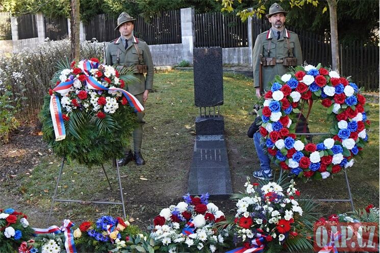 Pomník Josef Eret_Červený Hrádek_1025_QAP (1) Pomník Josef Eret_Červený Hrádek_1025_QAP (1)