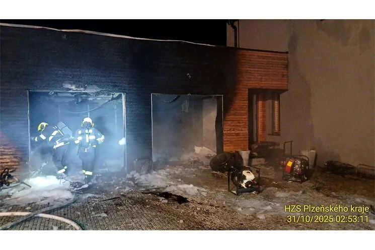požár domu Starý Plzenec_1025_HZSPK (3)