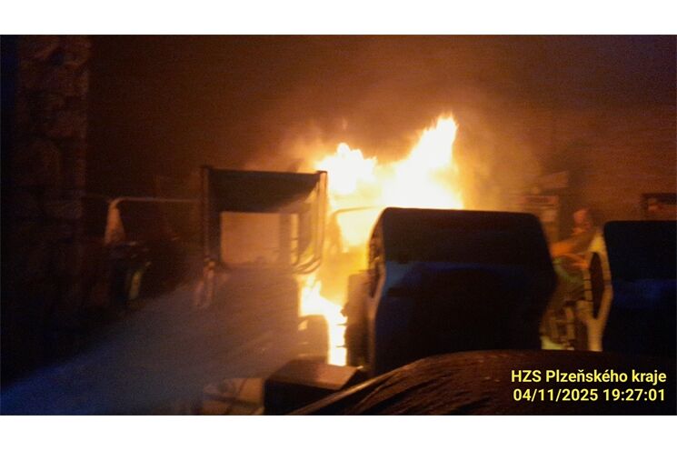 požár firmy Chotíkov_1125_HZSPK (1)