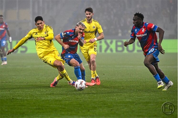 2025.11.06-21.30.56-093w