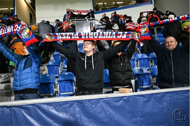 2025.11.06-22.57.09-415w