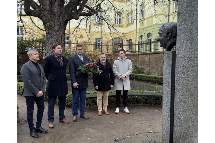 Trojka si připomněla výročí narození slavného plzeňského rodáka_MO3 (1)