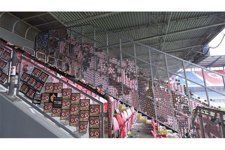 spoušť sektor hostů Slavie_1125_FC Viktoria Plzeň (2)