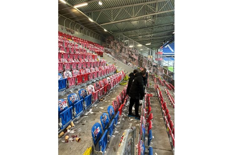 spoušť sektor hostů Slavie_1125_FC Viktoria Plzeň (1)