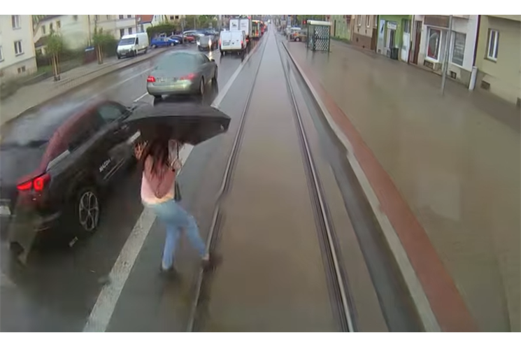 pmdp tramvaj chodec_1125_PMDP