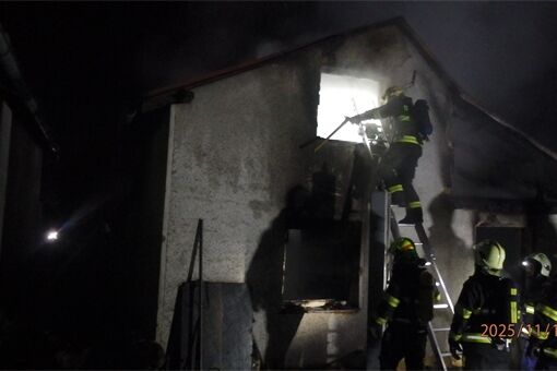 Požár domu Zbiroh_1125_HZSPK (1)