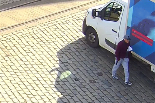 Krádež v centru Plzně za bílého dne_1125_PČR (1) Krádež v centru Plzně za bílého dne_1125_PČR (1)