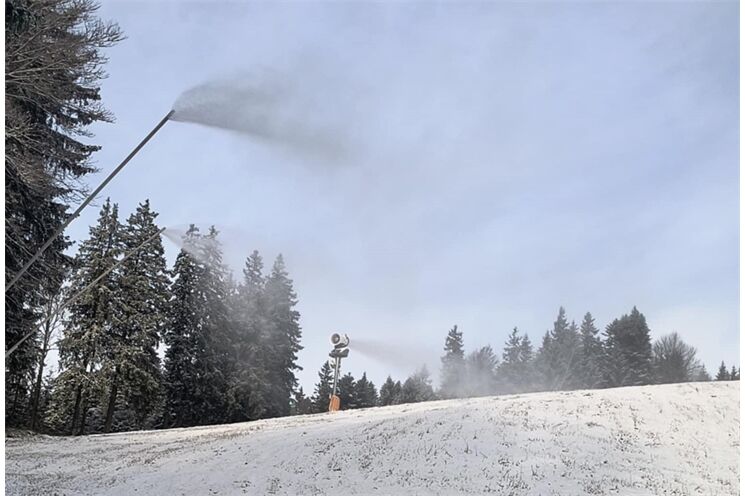 Špičák spustil sněžná děla_1125_Ski&Bike Špičák (1)