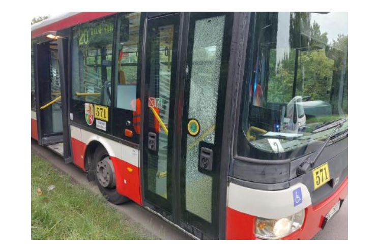 hodil lahev na autobus_1125_PČR (1)