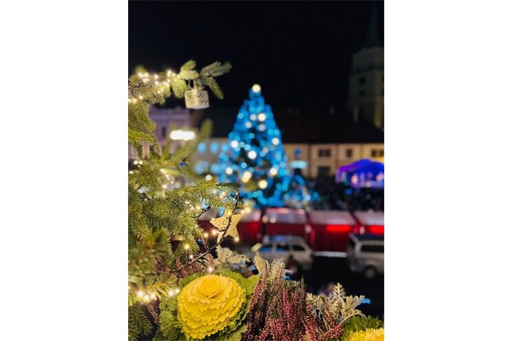 Rozsvícení stromků v kraji_281125_město Rokycany (2)