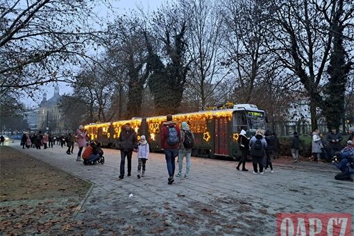 vánoční tramvaj 1125_QAP (19) vánoční tramvaj 1125_QAP (19)