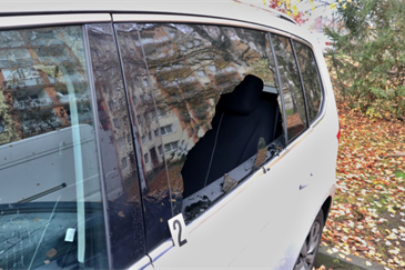 vloupal se do aut Plzeň_1225_PČR (2)