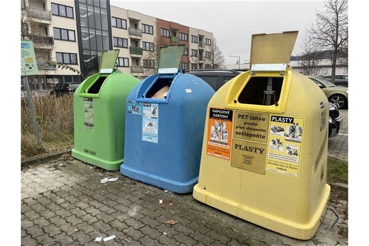 V Rokycanech pokračují úpravy kontejnerů na tříděný odpad_1225_město Rokycany (1)
