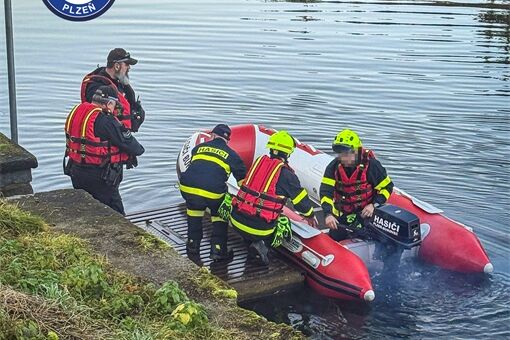 Strážníci řešili stan na ostrově Berounky_1225_MPP (1) Strážníci řešili stan na ostrově Berounky_1225_MPP (1)
