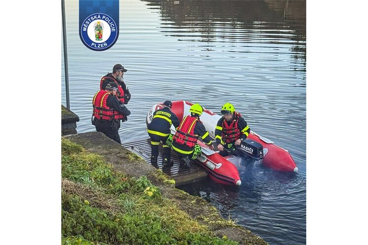 Strážníci řešili stan na ostrově Berounky_1225_MPP (1)