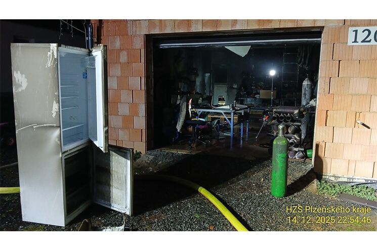 požár garáže Domažlice_1225_HZSPK (3)