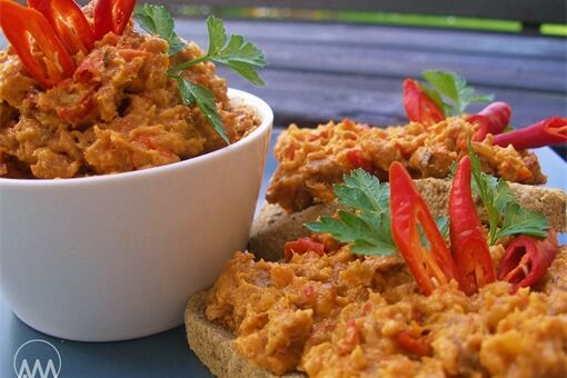 Pikantní bůčková pomazánka_A. Motlíková