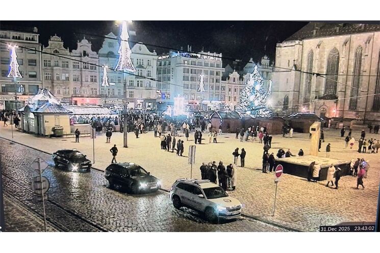 Silvestr v Plzni _ Městská policie Plze10