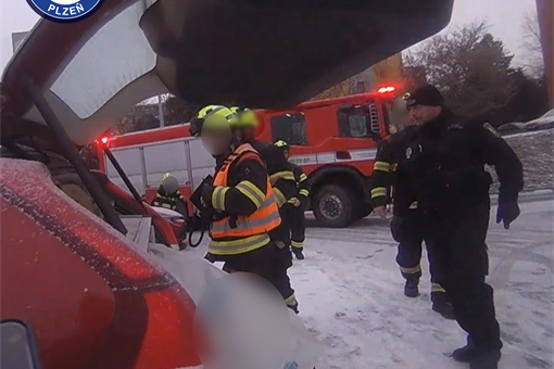 lochotin mestska policie žena v aute foto MPP